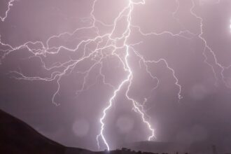 Semana intensa de tormentas eléctricas, nevadas y frío en Santiago