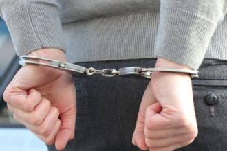 Robo en sucursal de Brinks deja 18 detenidos y vehículos incendiados en Rancagua