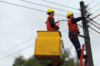 Grupo Saesa compensará a clientes por cortes de luz tras sistema frontal