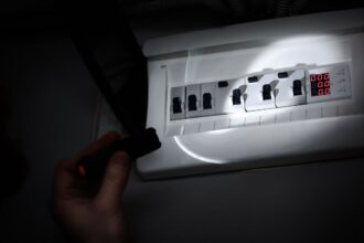 Los afectados por los cortes de luz en la Región Metropolitana presentan reclamos al Sernac