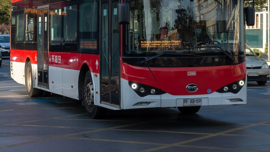 Detención ciudadana impide robo en bus RED en Recoleta, Región Metropolitana