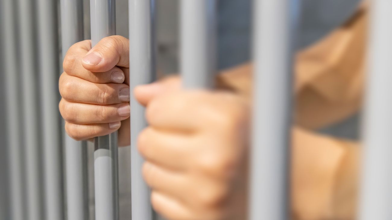 Hombre sentenciado a más de 4 años de cárcel por agredir y quemar a su abuela Hombre sentenciado a más de 4 años de cárcel por agredir y quemar a su abuela