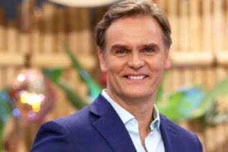 Conocido periodista Amaro Gómez Pablos sufre accidente de tránsito en Vitacura