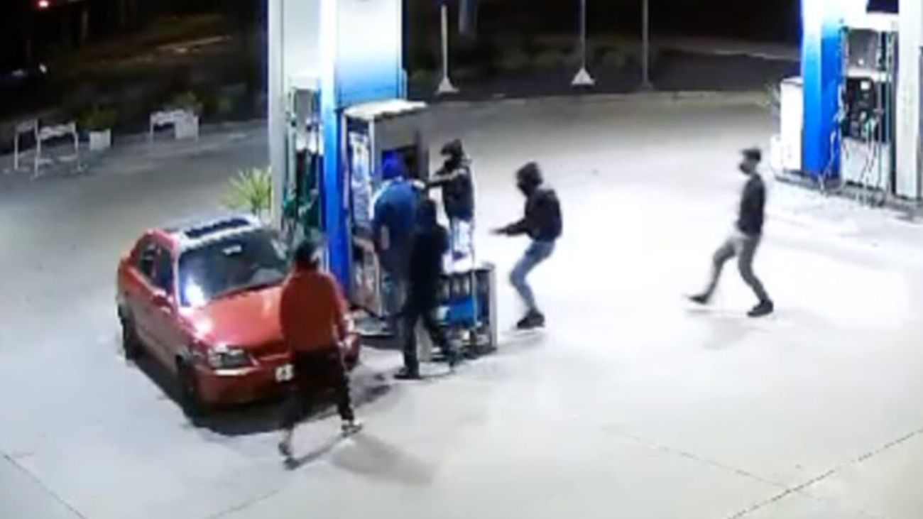 Asalto armado en servicentro Copec de Calera de Tango, Región Metropolitana Asalto armado en servicentro Copec de Calera de Tango, Región Metropolitana