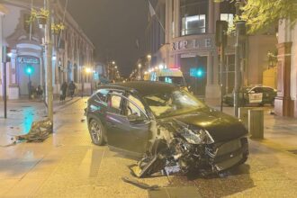 Conductor ebrio choca en La Serena y provoca robo en quiosco