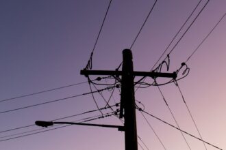 Miles de comunas de la Región Metropolitana sin energía eléctrica por sistema frontal