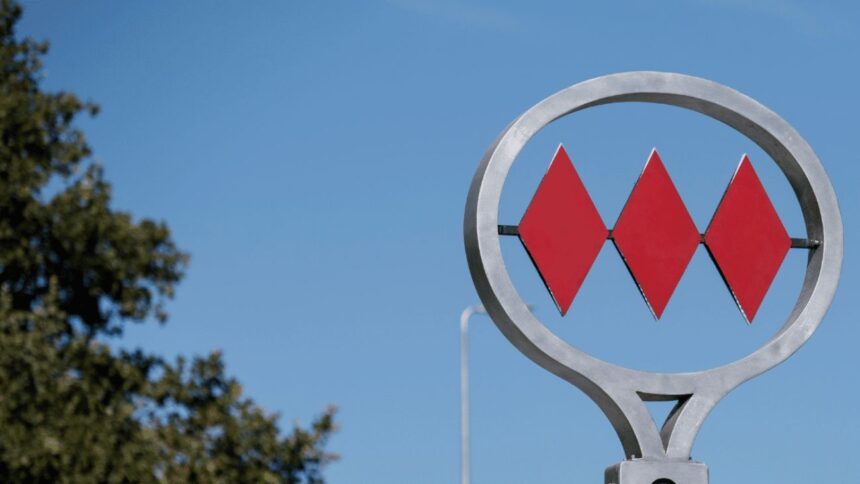 Cierre temporal en estación Monseñor Eyzaguirre por manifestaciones externas