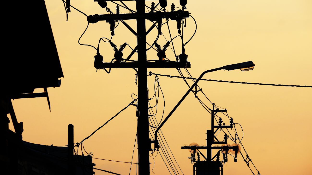Tres empresas eléctricas compensarán a clientes por cortes masivos de luz Tres empresas eléctricas compensarán a clientes por cortes masivos de luz
