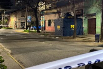 Dos asaltantes mueren abatidos por detectives de la PDI en Santiago