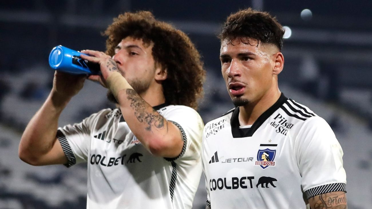 Nueve jugadores de Colo Colo declaran por caso de licencias de conducir irregulares Nueve jugadores de Colo Colo declaran por caso de licencias de conducir irregulares