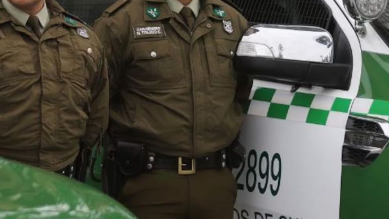 Detienen a venezolano por intentar sobornar a carabineros en aeropuerto de Santiago Detienen a venezolano por intentar sobornar a carabineros en aeropuerto de Santiago