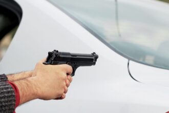 Familia logra frustrar robo con violencia en Ñuñoa: asalto captado en video