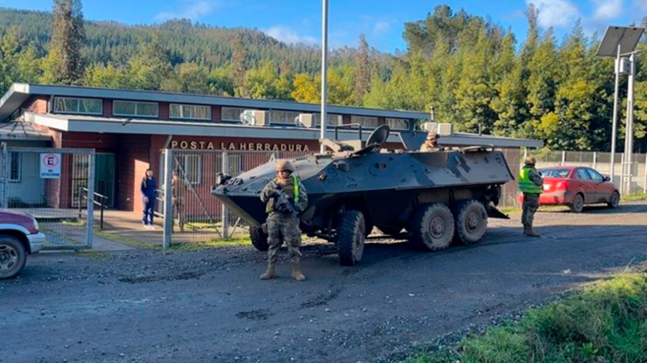 Tres militares lesionados en accidente de vehículo en Lumaco, La Araucanía Tres militares lesionados en accidente de vehículo en Lumaco, La Araucanía