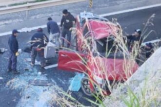 Camioneta cae desde puente en Acceso Sur de San Bernardo
