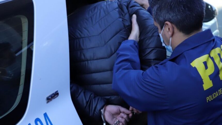 Venezolanos detenidos por hallazgo de cadáveres en Curacaví y San Pedro