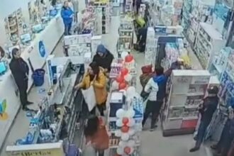 Farmacia Salcobrand en La Cisterna cerrada tras turbazo; buscando reabrir con seguridad