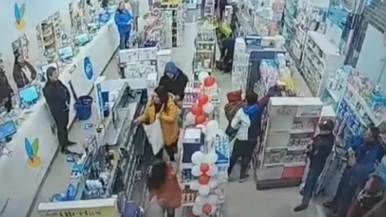 Farmacia Salcobrand en La Cisterna cerrada tras turbazo; buscando reabrir con seguridad