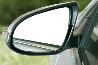 Nuevo reglamento exige grabado de patentes en vehículos para prevenir robos