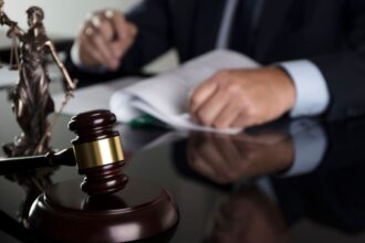 Escándalo: abogado acusado de incitar a mentir en impugnación judicial