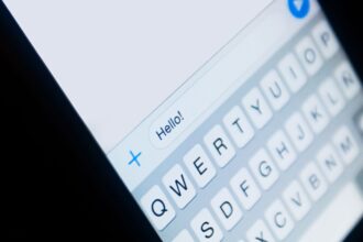 Estafadores telefónicos utilizan supuestas encuestas de salud para hackear cuentas de WhatsApp