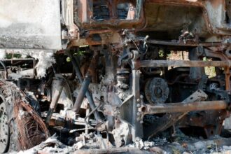 Incendio en San Antonio: Destrucción de siete camiones de cemento