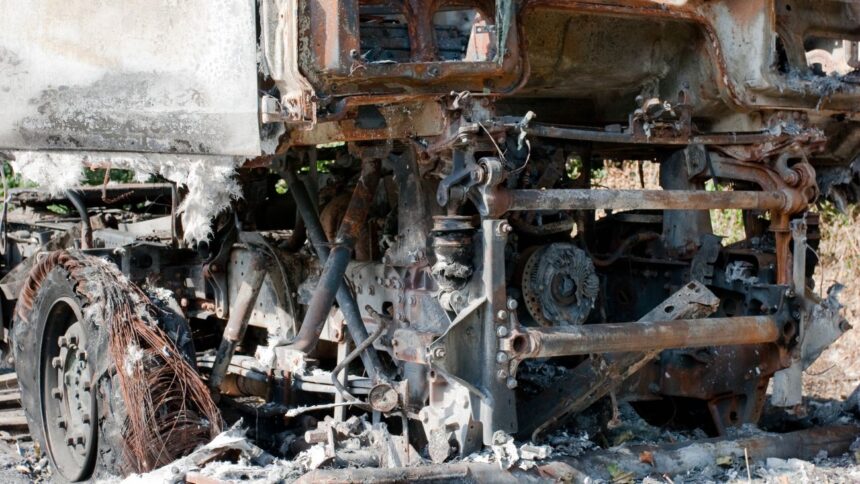 Incendio en San Antonio: Destrucción de siete camiones de cemento