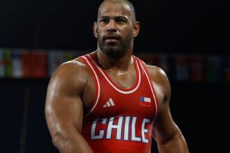 Yasmani Acosta avanza a las semifinales de lucha grecorromana en París 2024