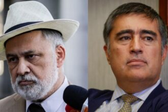 Aldo Duque declina su candidatura y apoya a Mario Desbordes como alcalde de Santiago