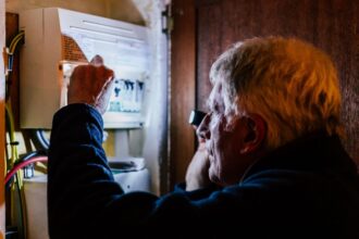 Más de 100 mil hogares continúan sin luz en la Región Metropolitana