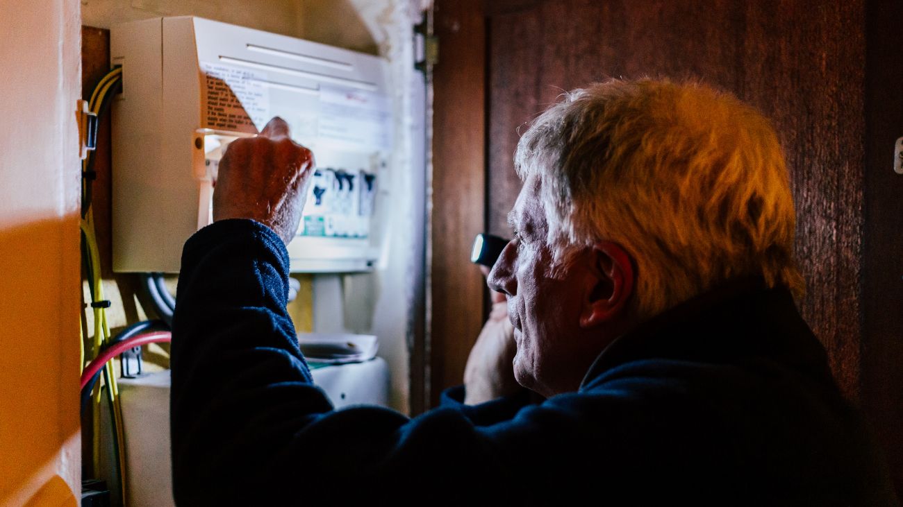 Más de 100 mil hogares continúan sin luz en la Región Metropolitana Más de 100 mil hogares continúan sin luz en la Región Metropolitana