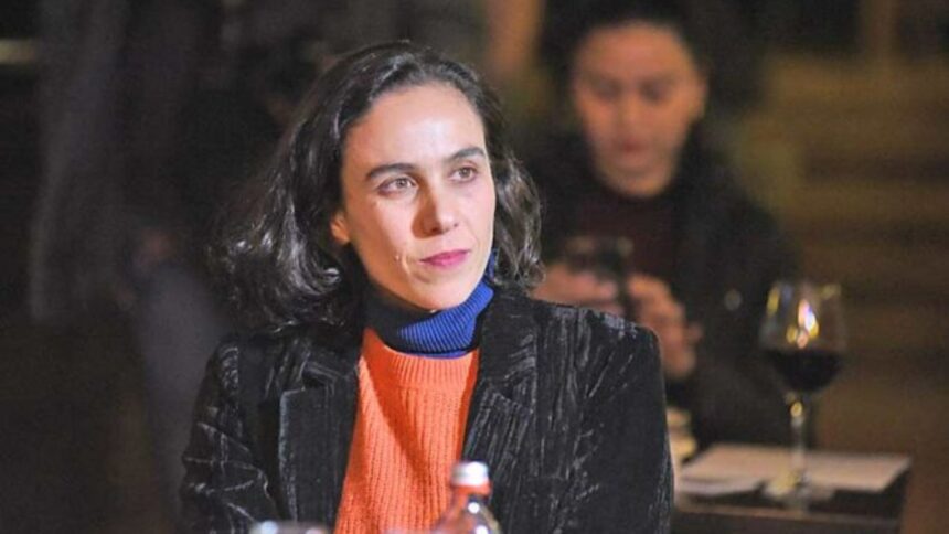 Subsecretaria de Cultura responde a cuestionamientos sobre su salida de sociedad y contratos municipales