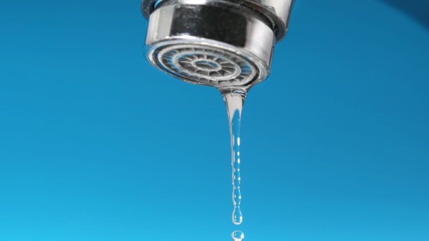 Decenas en Pudahuel sin agua por falta de suministro: Indignación creciente