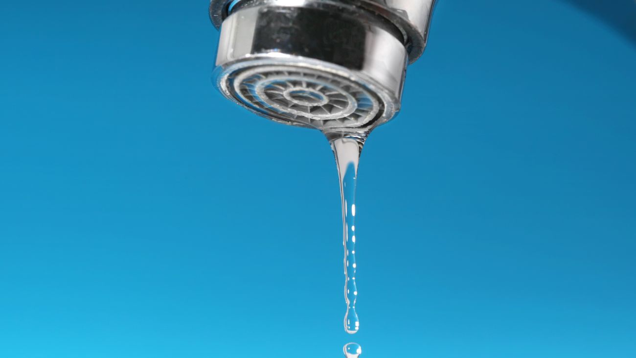 Decenas en Pudahuel sin agua por falta de suministro: Indignación creciente Decenas en Pudahuel sin agua por falta de suministro: Indignación creciente
