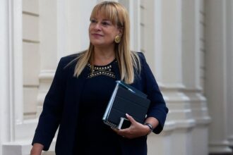 Incautación tecnológica en oficina de Ángela Vivanco: investigaciones y suspensión judicial