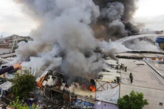 Gran incendio en Meiggs: explosión de cajero automático desata incendio masivo