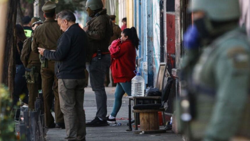 Recuperan vivienda tomada por venta de drogas y fiestas clandestinas en Santiago