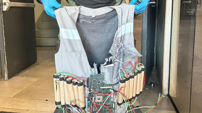 Encuentran supuesto chaleco bomba en ascensor de Concepción resulta ser un trabajo escolar