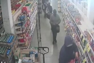 Carabineros detienen a banda de exguardias que robaban en supermercados