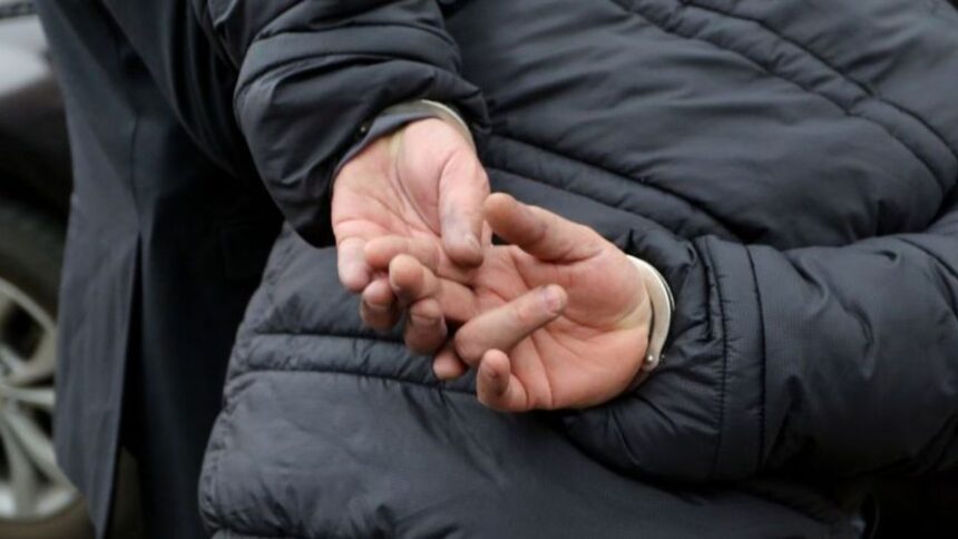 Detención de menor de edad por asalto y agresión a profesor