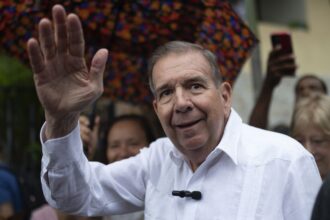 Opositor venezolano recibe asilo político en España tras exilio forzado