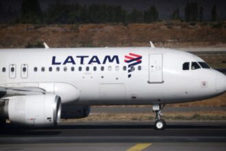 LATAM Airlines presenta querella criminal contra pasajero ebrio en vuelo a Miami