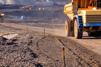 Antofagasta Minerals busca trabajadores para sus operaciones mineras: Oportunidades disponibles.