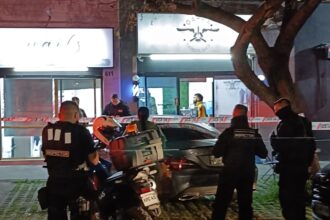 Sujetos armados huyen luego de herir a hombre en barbería de Ñuñoa