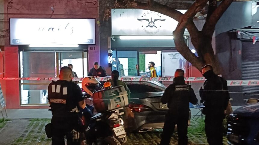 Sujetos armados huyen luego de herir a hombre en barbería de Ñuñoa