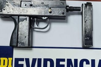 Detenido por amenazar a transeúntes con subametralladora durante control de identidad