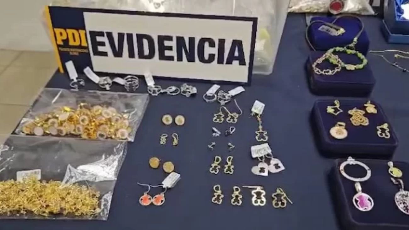 Descubren joyas falsificadas de Tous en allanamiento: decomiso millonario en Santiago Descubren joyas falsificadas de Tous en allanamiento: decomiso millonario en Santiago