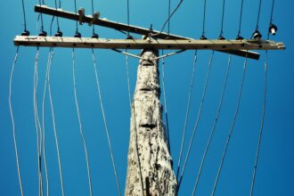 Más de 20 mil clientes sin luz en comunas de Santiago
