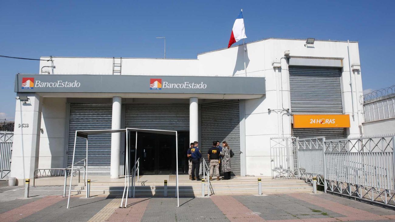 Millonario robo afuera de BancoEstado: ¿Cómplice de seguridad involucrado? Millonario robo afuera de BancoEstado: ¿Cómplice de seguridad involucrado?