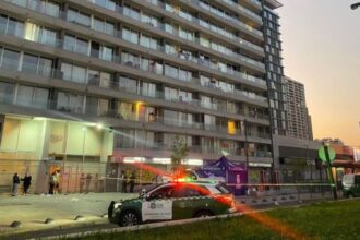 Niña fallece al caer desde un piso 27 en Estación Central