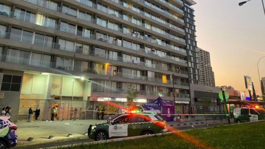 Niña fallece al caer desde un piso 27 en Estación Central